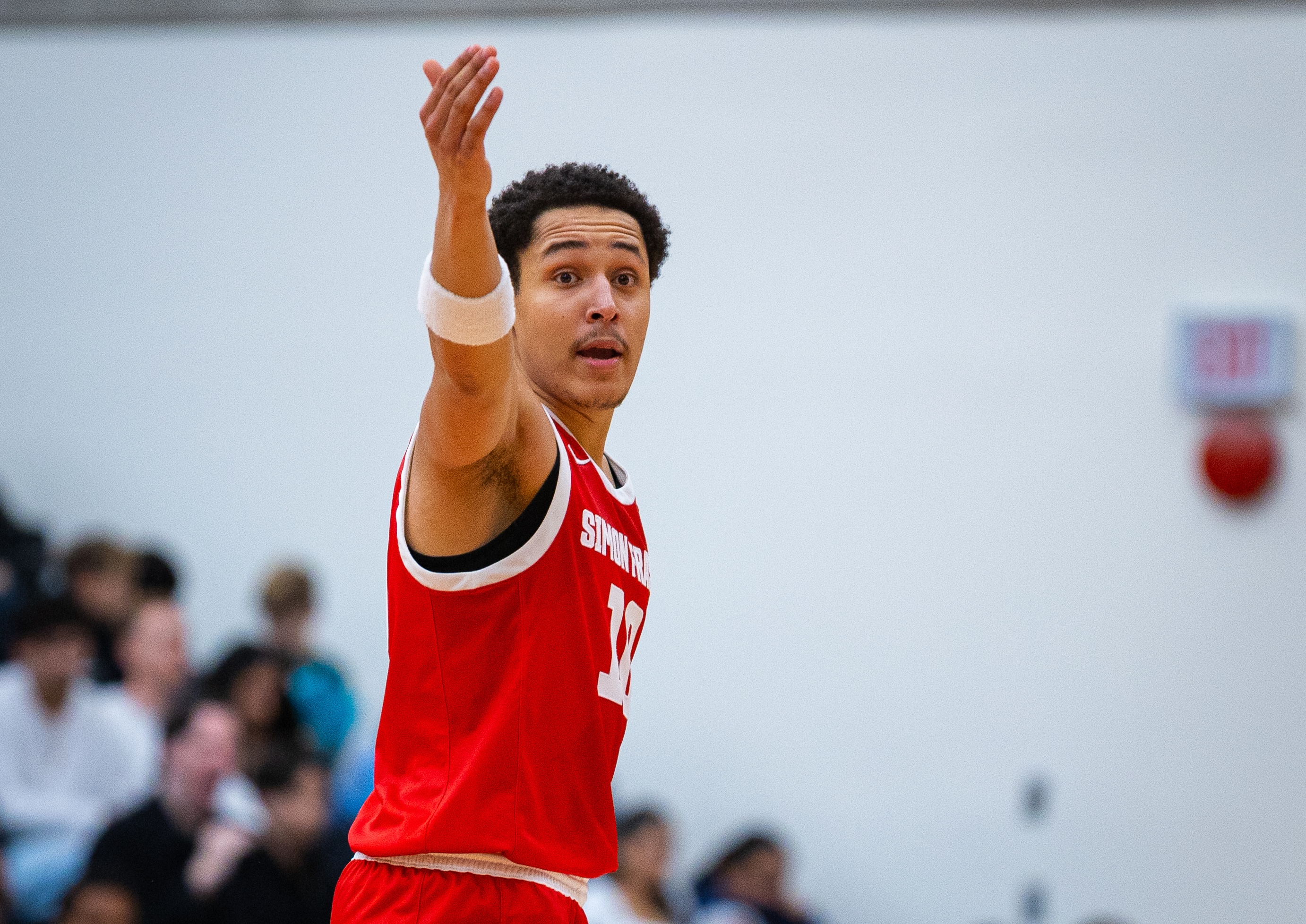 Daniel Smith pr&ecirc;t &agrave; &eacute;crire un nouveau chapitre alors que Simon Fraser rejoint les rangs de U SPORTS