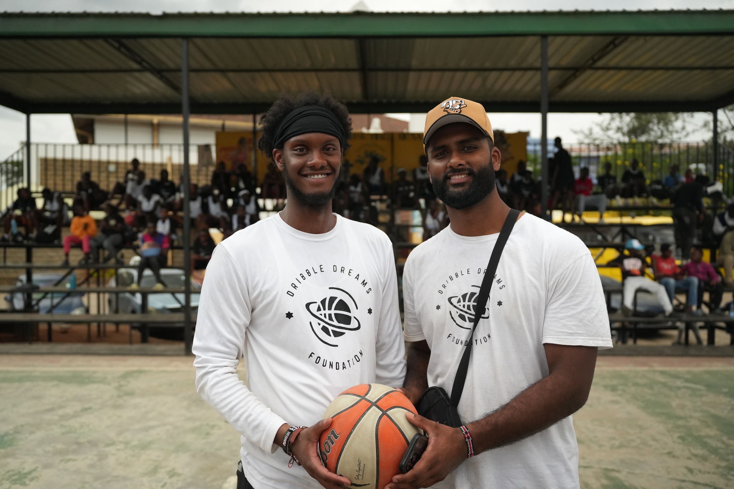 De jeunes co&eacute;quipiers &agrave; mentors &agrave; l&rsquo;&eacute;chelle mondiale : Le parcours de Khilji et Hassan gr&acirc;ce &agrave; Dribble Dreams