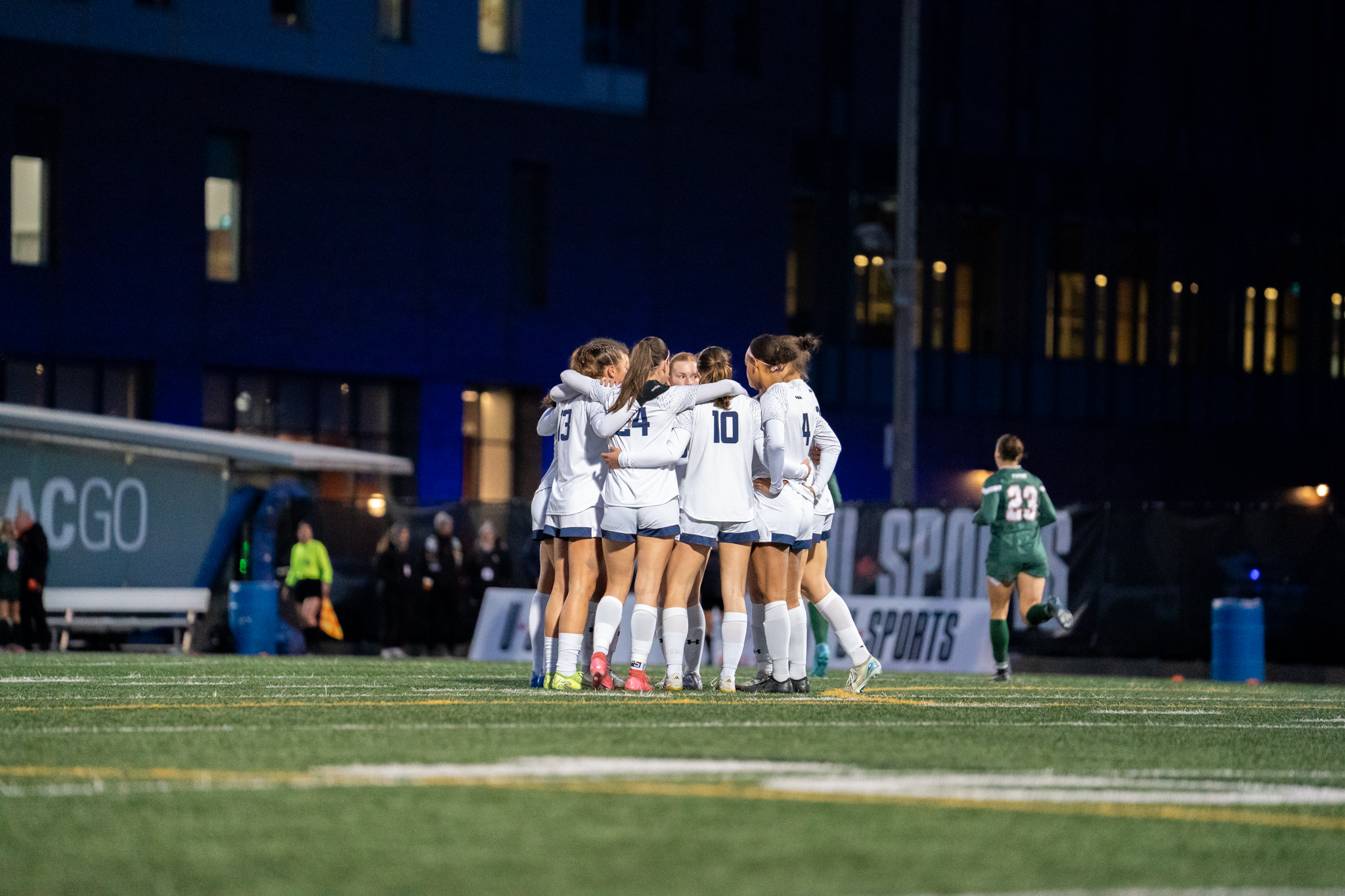 Les Varsity Blues frappent t&ocirc;t, blanchissent les Capers et finissent en cinqui&egrave;me place au Championnat de U SPORTS